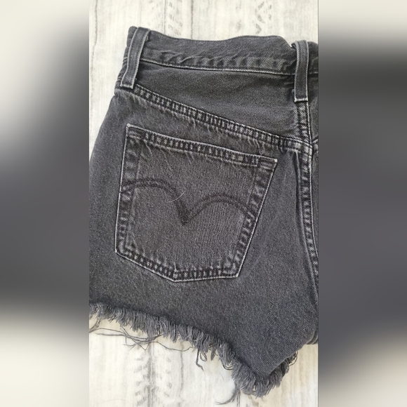Levi's 501 Original Fit High-Rise Women's Jean Shorts Size 27 - Picture 16 of 16